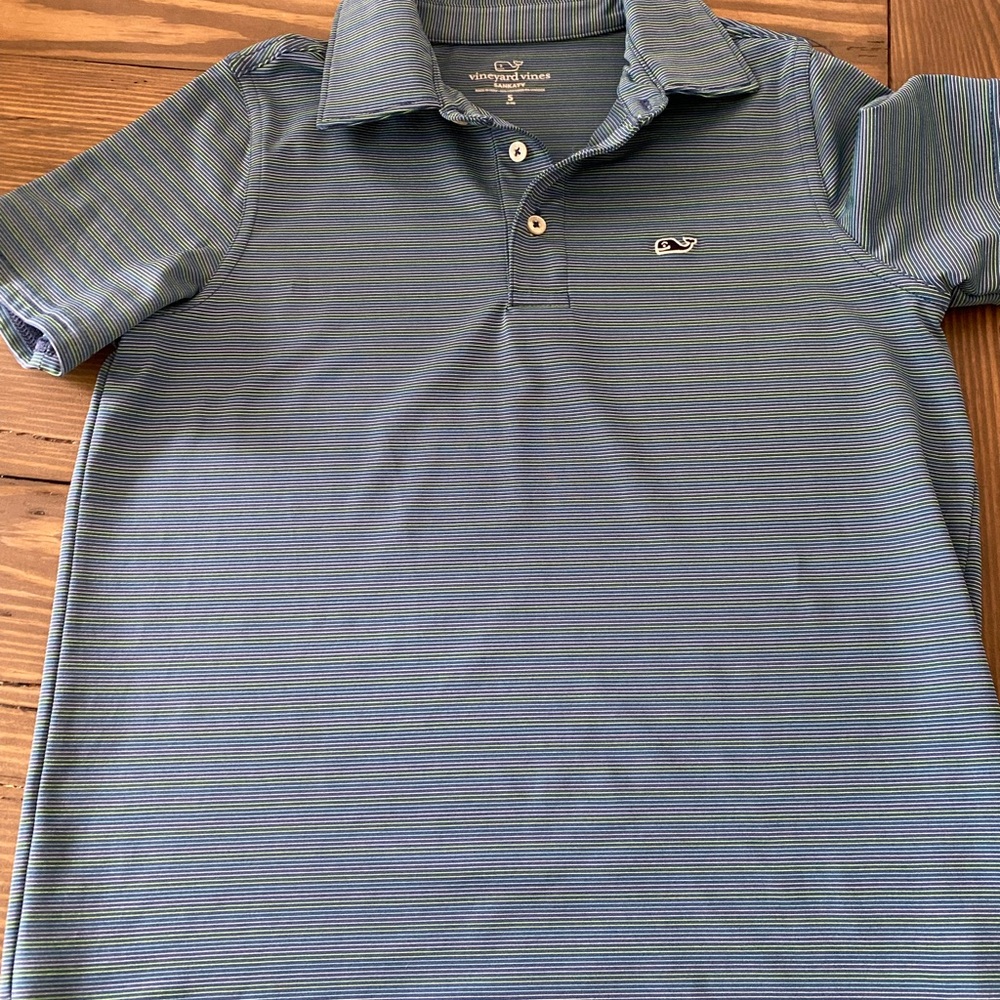 Boys Vineyard Vines Polo Performance material. Size Small.
